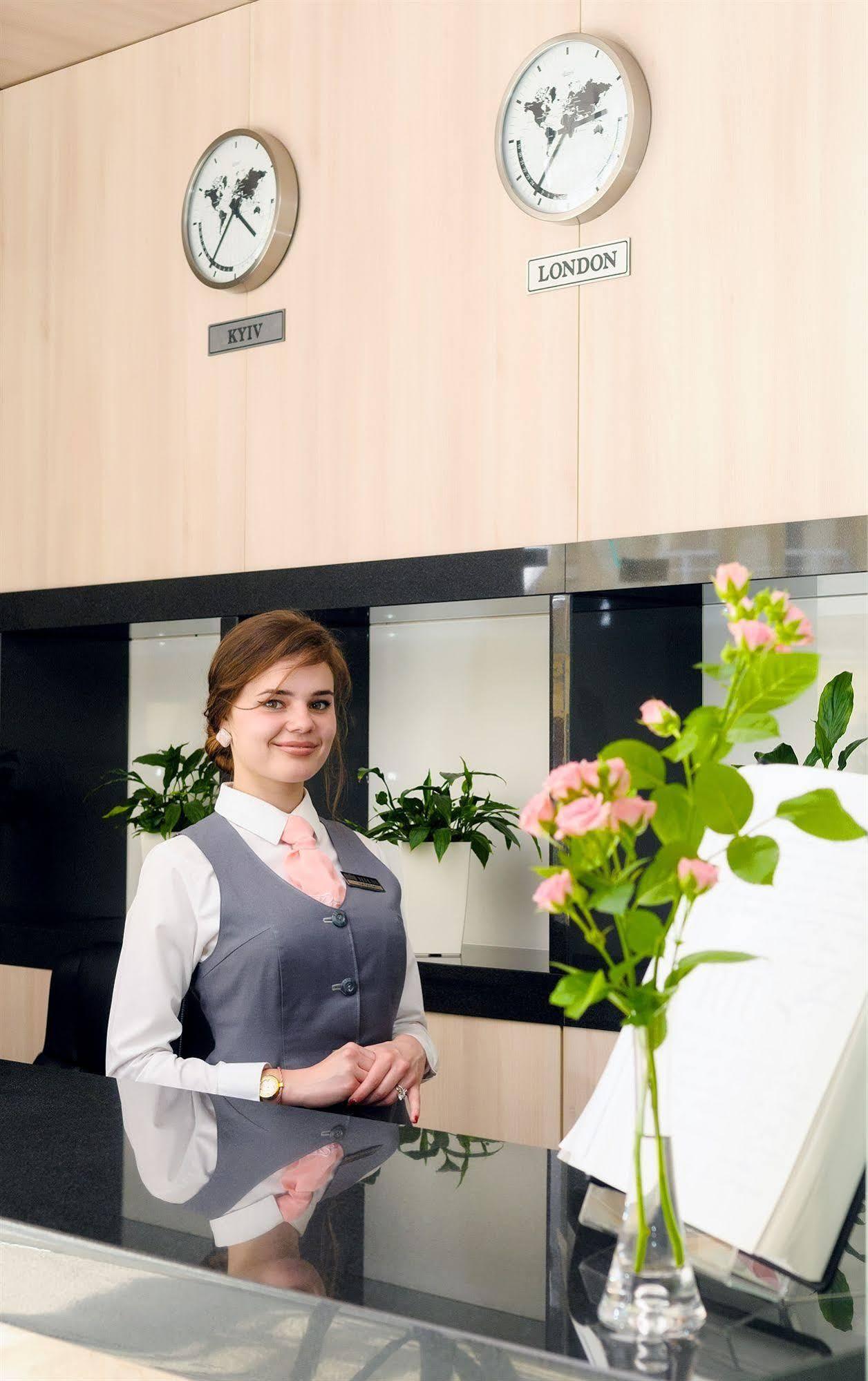 Rius Hotel Lviv Bagian luar foto