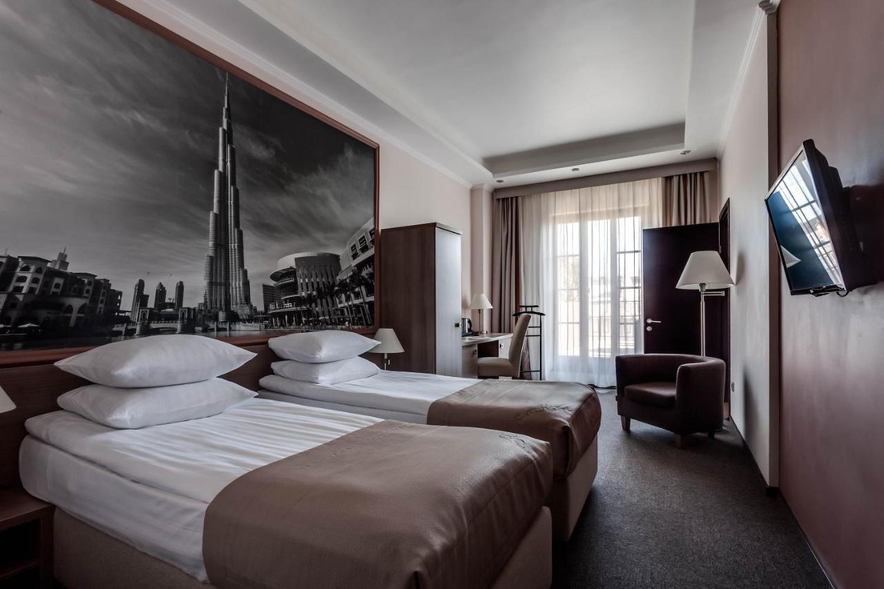 Rius Hotel Lviv Bagian luar foto