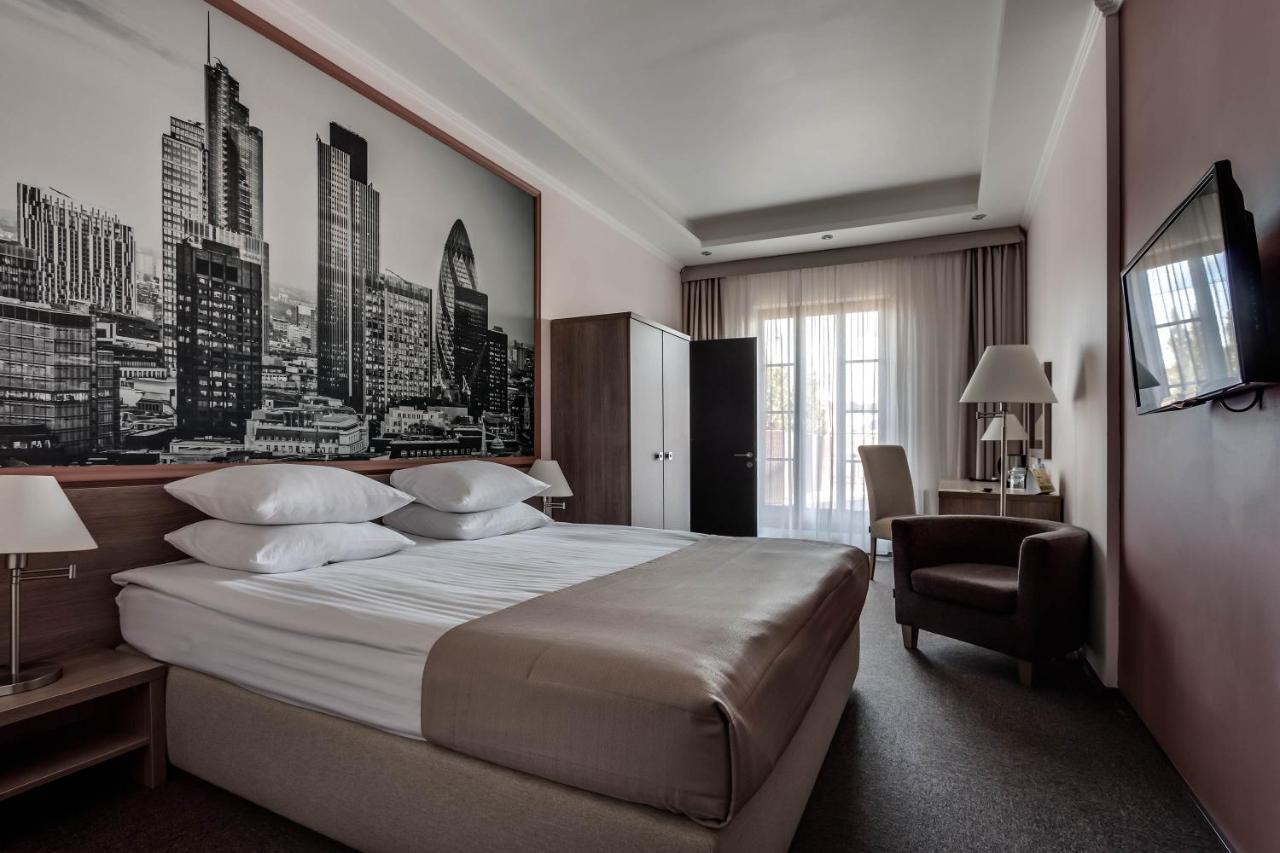 Rius Hotel Lviv Bagian luar foto