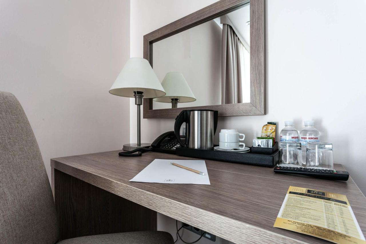 Rius Hotel Lviv Bagian luar foto