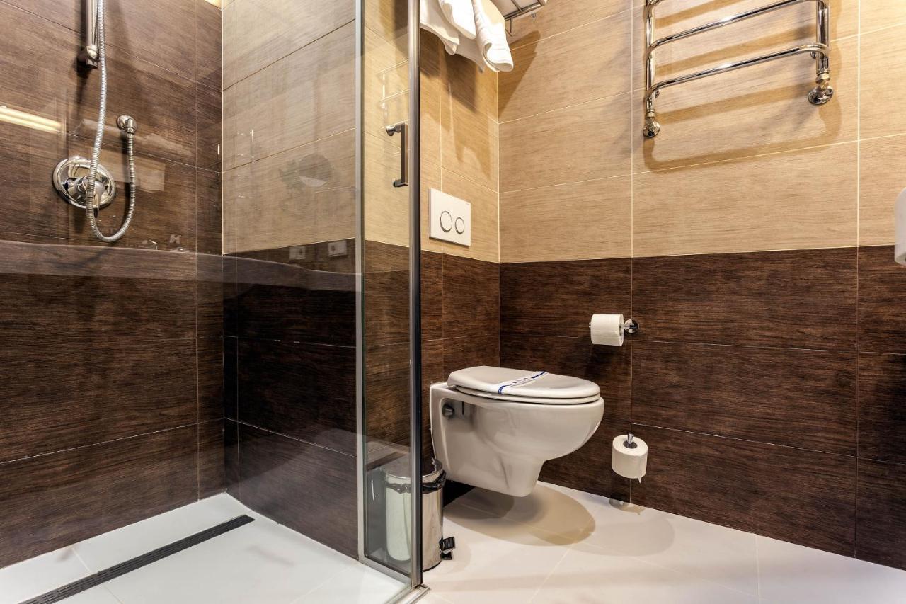 Rius Hotel Lviv Bagian luar foto
