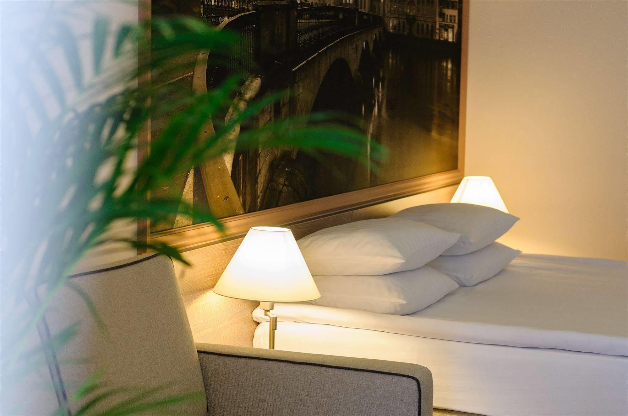 Rius Hotel Lviv Bagian luar foto